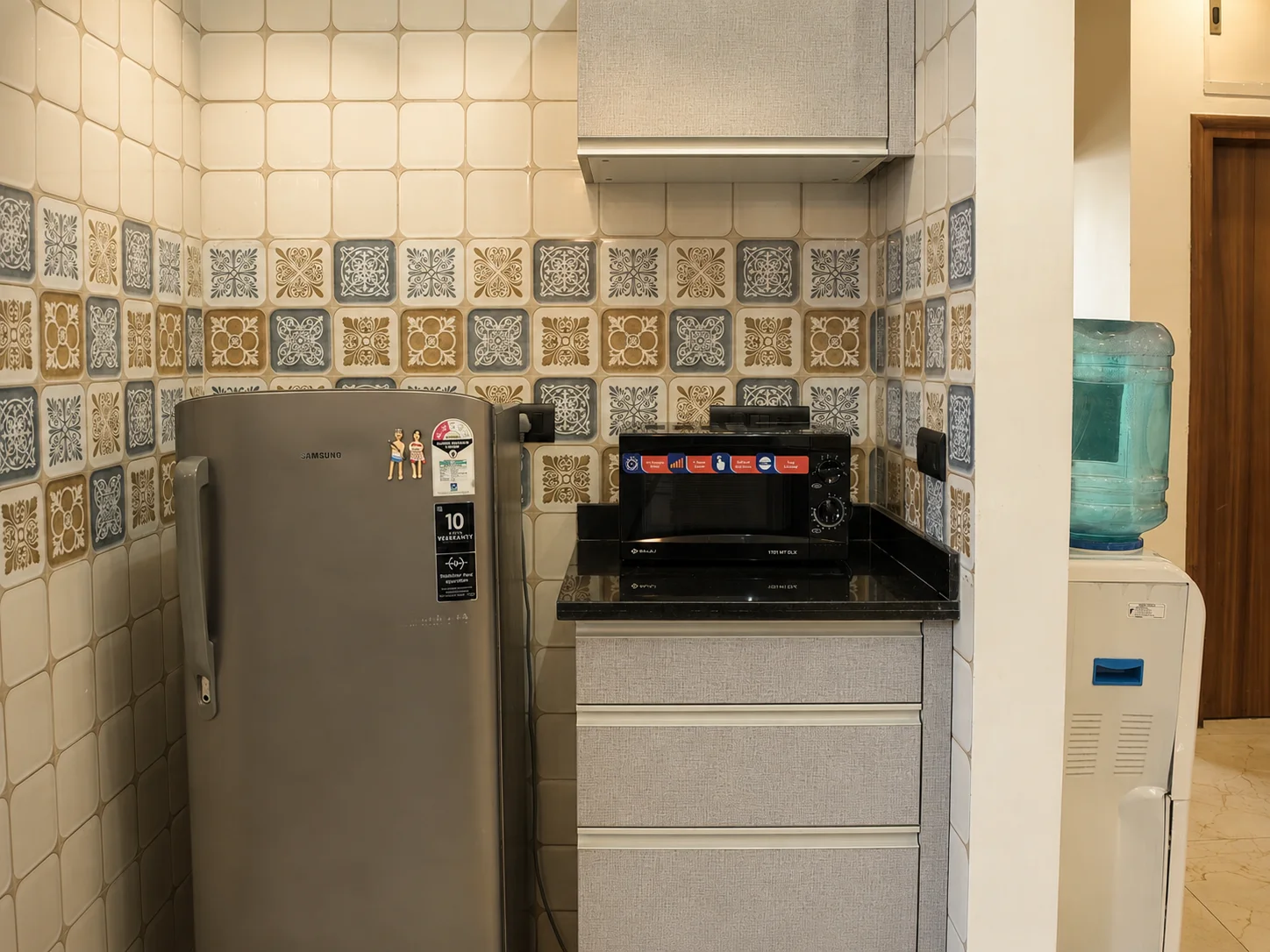 High-quality cooking utensils and storage layout in our premium homestay in Dehradun Dalanwala